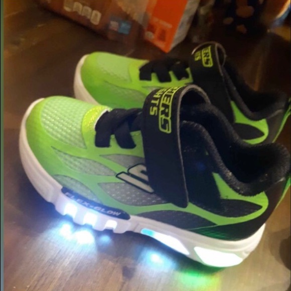 Boys Skechers Light up Shoes - Picture 1 of 2